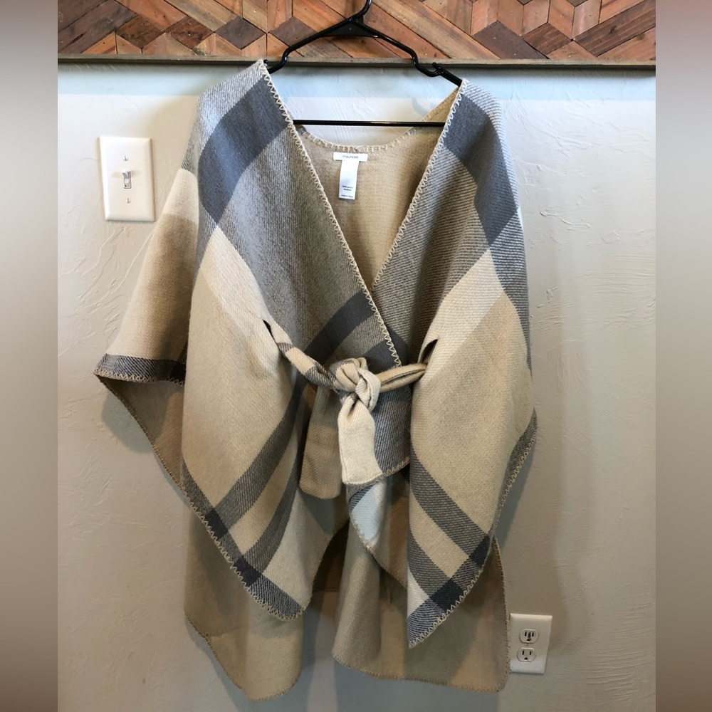 Soft fall blanket shaw